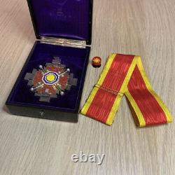 Former Japanese Army beautiful Medal with box WW? Imperial vintage military navy