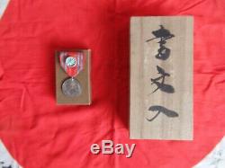 Vintage Japanese WW2 Imperial Japan Silk Flag Japan army withbox, medal