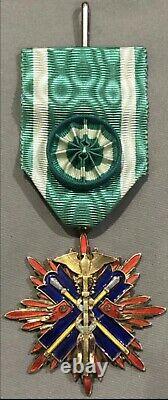 World war 2 imperial japanese order of the golden kite fourth class emblem medal