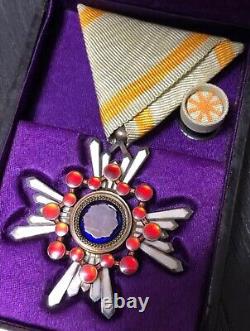 Worldwar2 imperial japanese 5th class of the Order of the Sacred Treasure