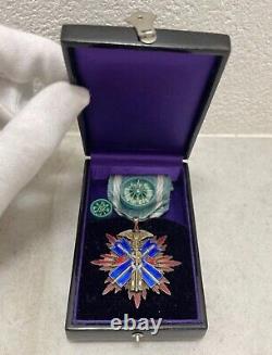 Worldwar2 imperial japanese order of the golden kite fourth class emblem medal